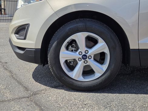 Used 2017 Ford Edge SE FWD image 6