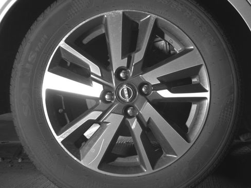 Used 2025 Nissan Versa SV image 15