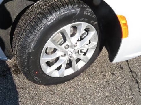 New 2026 Chrysler Pacifica Select image 3