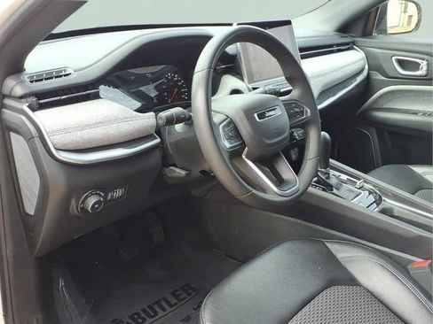 Used 2024 Jeep Compass Latitude AWD/4WD image 8