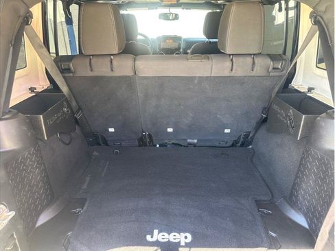 Used 2016 Jeep Wrangler Unlimited Rubicon w/ Connectivity Group AWD/4WD image 31