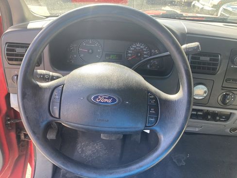 Used 2006 Ford F250 2WD Regular Cab Super Duty image 10