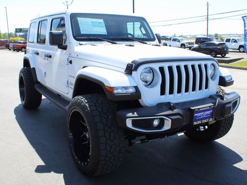 Used 2021 Jeep Wrangler Unlimited Sahara w/ Uconnect 4C Nav & Sound Group AWD/4WD image 8