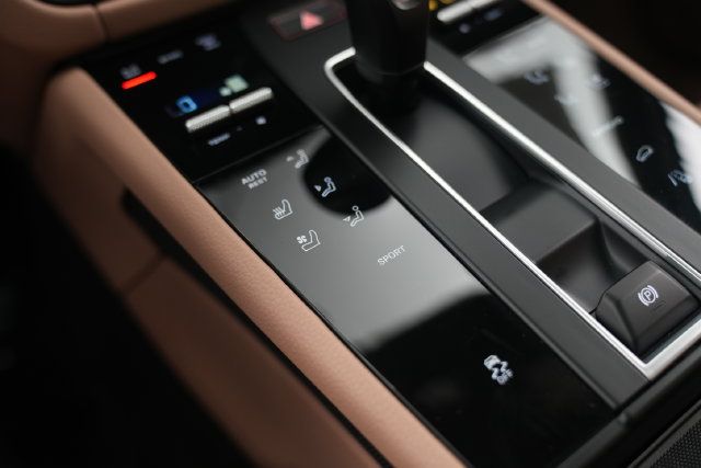 Certified 2026 Porsche Macan AWD/4WD image 40