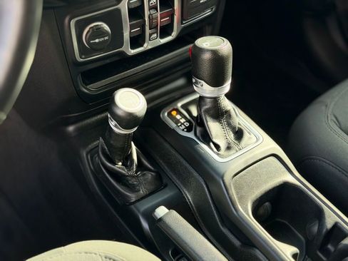 Used 2019 Jeep Wrangler Unlimited Sport S image 16