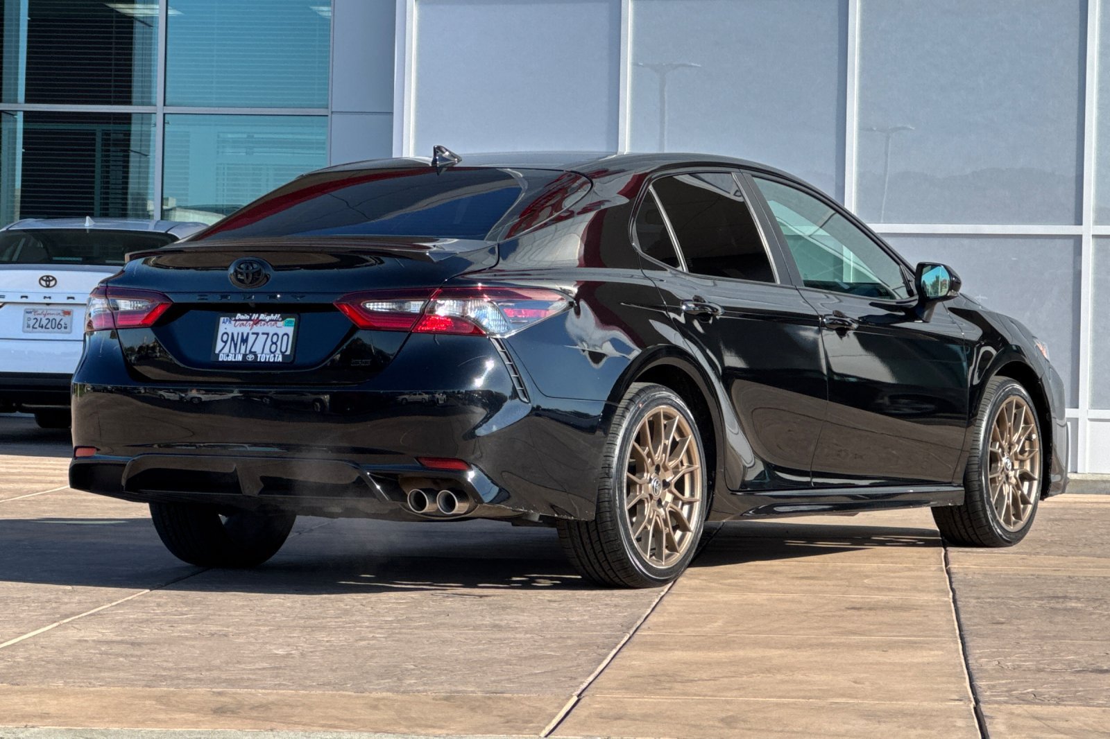 Used 2024 Toyota Camry SE FWD image 4