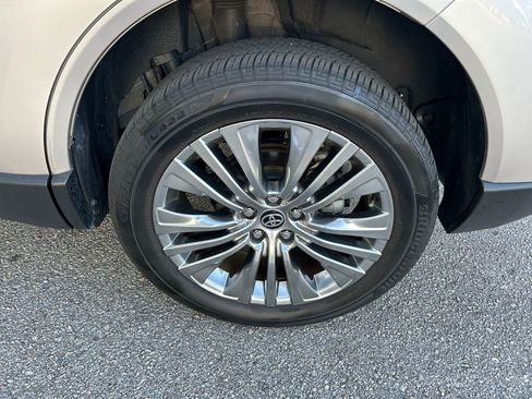 Certified 2024 Toyota Venza Limited image 6