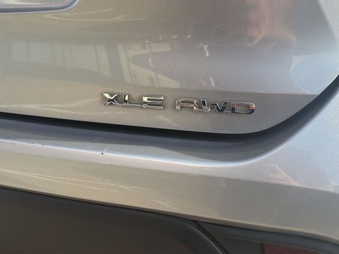 Used 2022 Toyota Highlander XLE image 5