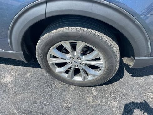 Used 2020 Ford Explorer XLT w/ Equipment Group 202A AWD/4WD image 11
