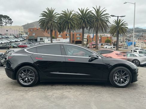 Used 2018 Tesla Model 3 Mid Range RWD image 3