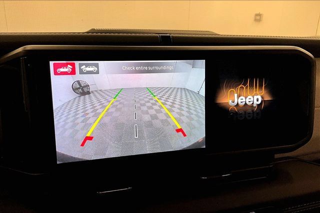Used 2024 Jeep Wrangler Unlimited Sahara w/ Technology Group AWD/4WD image 28