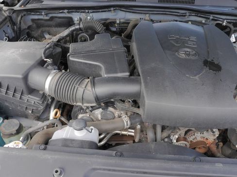 Used 2020 Toyota Tacoma TRD Sport AWD/4WD image 30