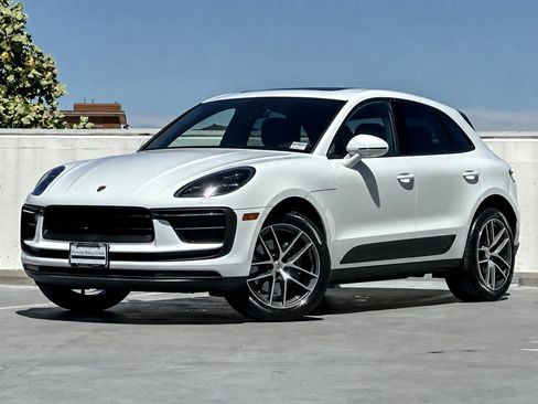 Certified 2024 Porsche Macan AWD/4WD image 1