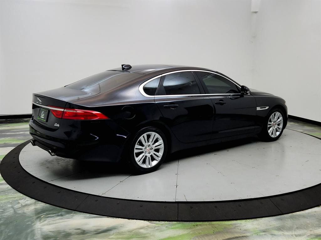 Used 2016 Jaguar XF Premium AWD/4WD image 5