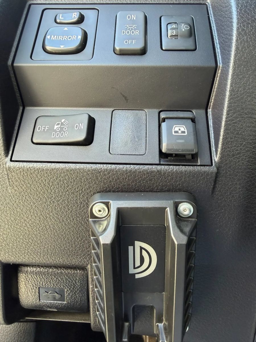 Used 2015 Toyota Tundra Limited RWD image 17