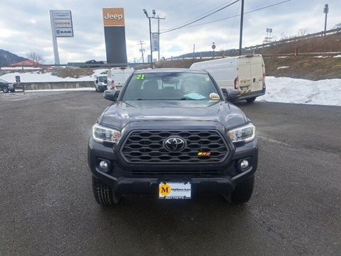 Used 2021 Toyota Tacoma TRD Off-Road image 3