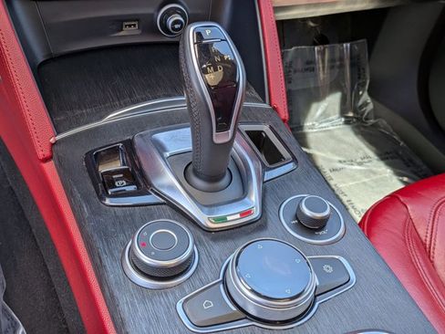 Used 2020 Alfa Romeo Stelvio Sprint w/ Nero Edizione image 14