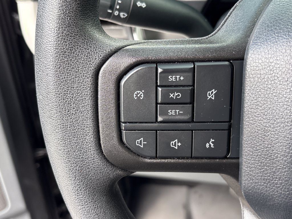 Used 2025 Ford F250 XLT w/ Black Appearance Package AWD/4WD image 18