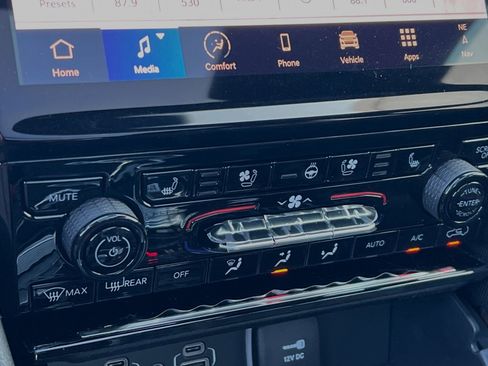 New 2024 Jeep Grand Cherokee Limited 4xe w/ Luxury Tech Group II image 19