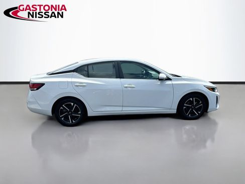 Used 2024 Nissan Sentra SV FWD image 9