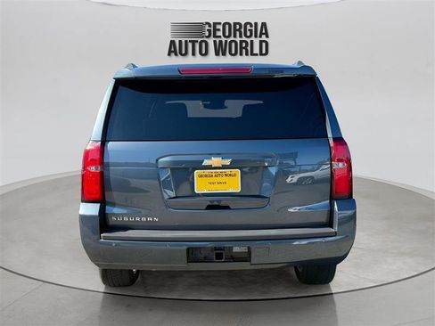 Used 2019 Chevrolet Suburban LT RWD image 4