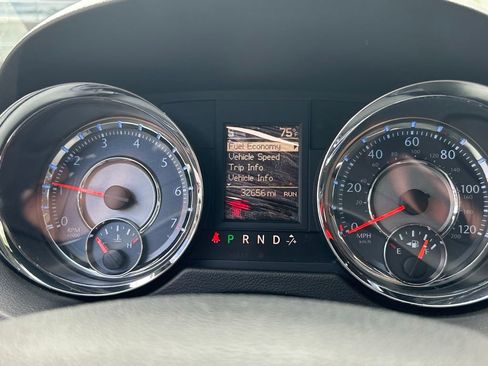 Used 2013 Chrysler Town & Country Touring image 20