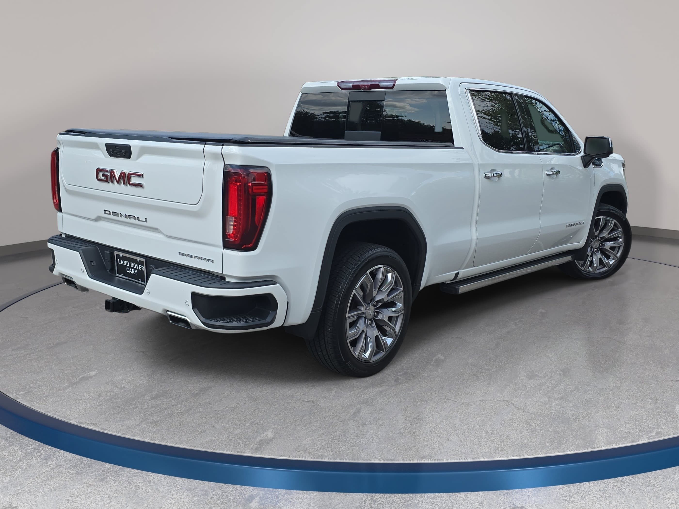 Used 2023 GMC Sierra 1500 Denali w/ Denali Reserve Package AWD/4WD image 5