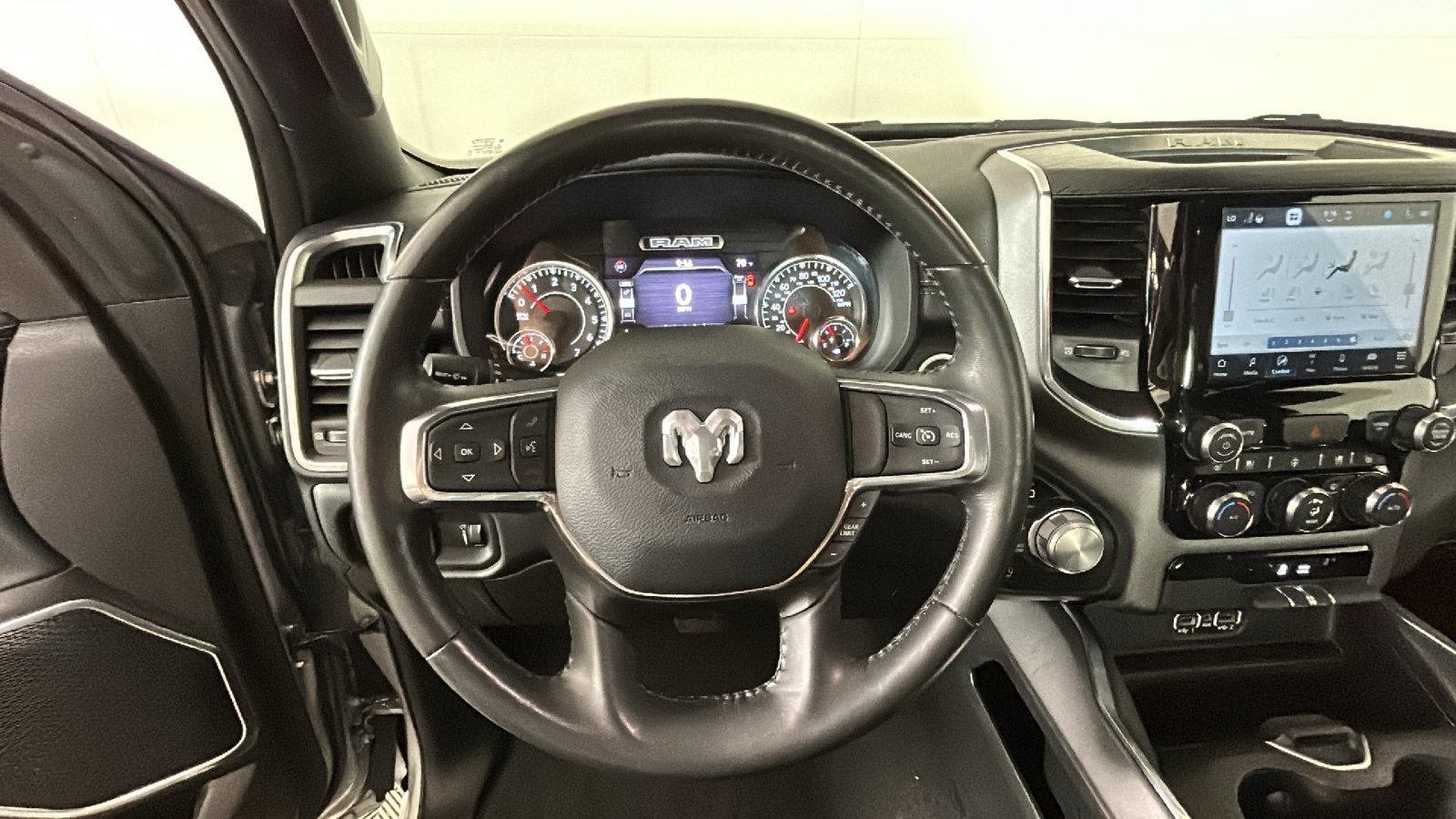 Used 2024 RAM 1500 Laramie AWD/4WD image 18