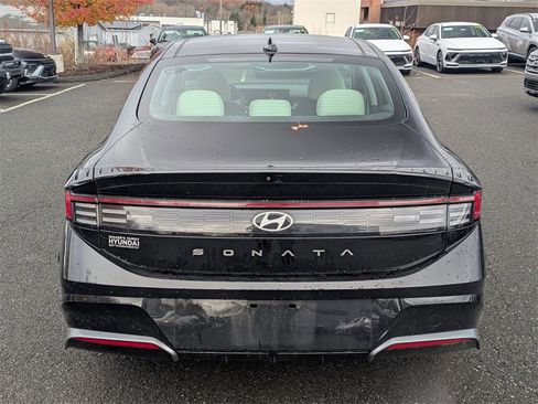 Certified 2024 Hyundai Sonata SEL w/ Convenience Package image 3