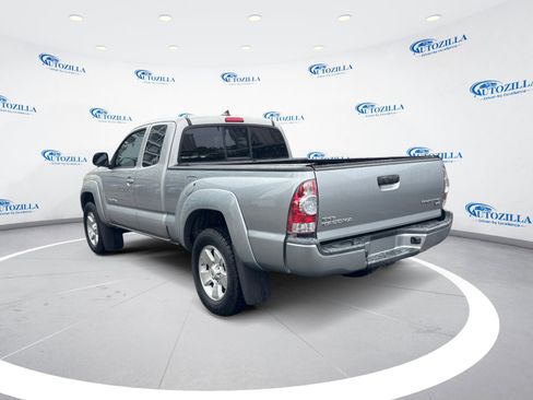 Used 2015 Toyota Tacoma PreRunner image 3