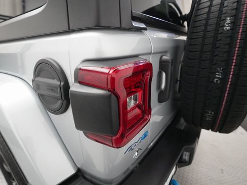 Used 2022 Jeep Wrangler Unlimited Sahara w/ Cold Weather Group image 31