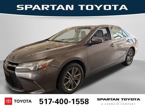 Used 2017 Toyota Camry SE w/ Moonroof Package FWD image 1