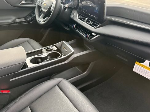 New 2026 Chevrolet Equinox LT w/ Convenience Package II image 14