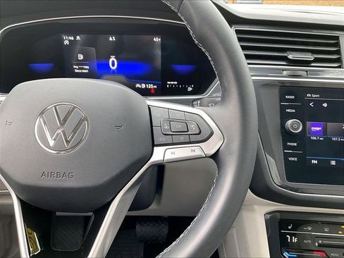 Used 2022 Volkswagen Tiguan SE image 23