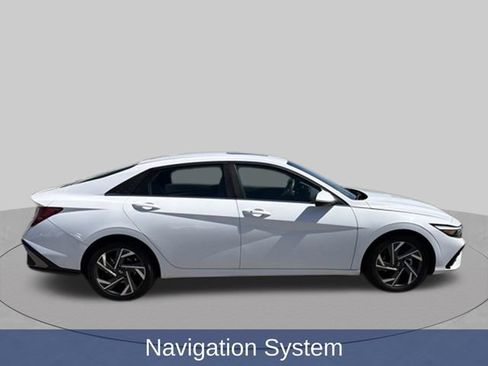 Used 2025 Hyundai Elantra SEL FWD image 2