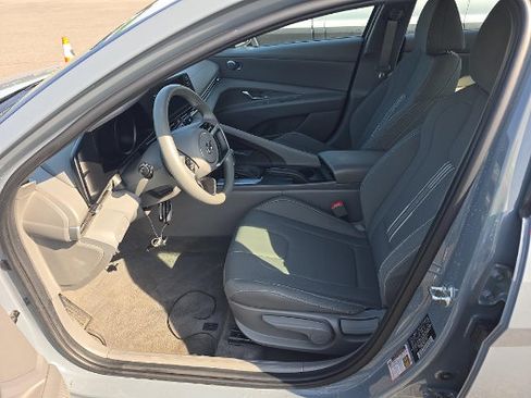 Used 2023 Hyundai Elantra SEL FWD image 6