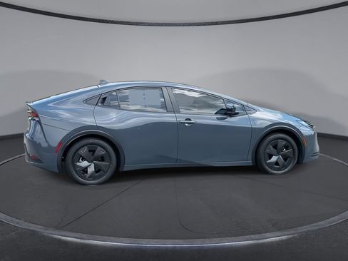Used 2024 Toyota Prius LE FWD image 9