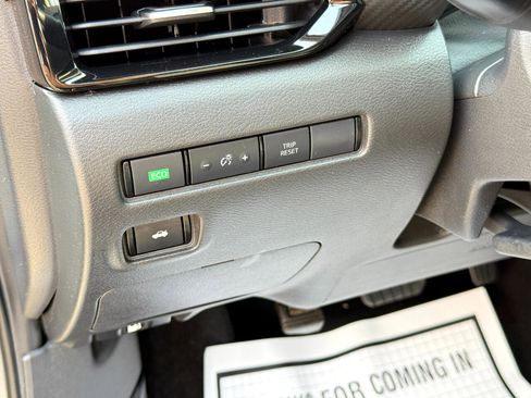 Used 2021 Nissan Sentra SV image 18