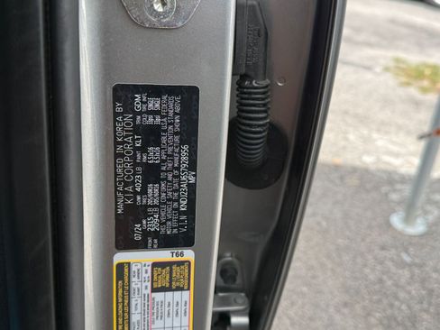 Used 2025 Kia Soul LX w/ LX Technology Package FWD image 25