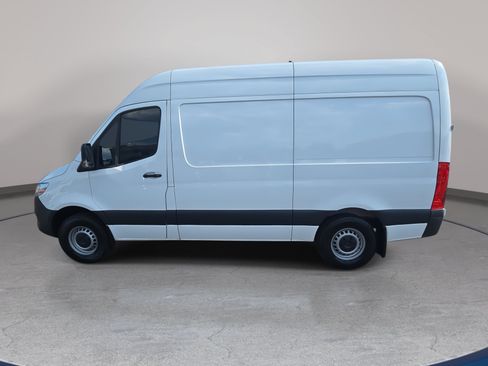 Used 2024 Mercedes-Benz Sprinter 2500 image 8