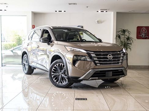 Used 2025 Nissan Rogue SL w/ Tech Package AWD/4WD image 5