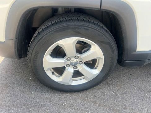 Used 2019 Jeep Compass Latitude w/ Safety & Security Group FWD image 9
