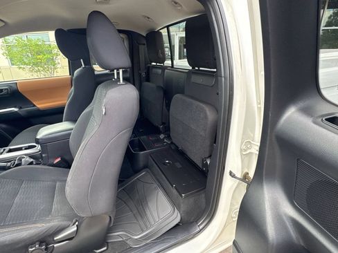 Used 2018 Honda HR-V EX image 4