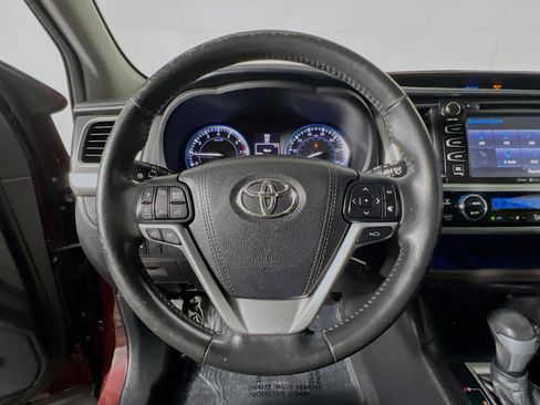 Used 2015 Toyota Highlander Limited Platinum FWD image 18