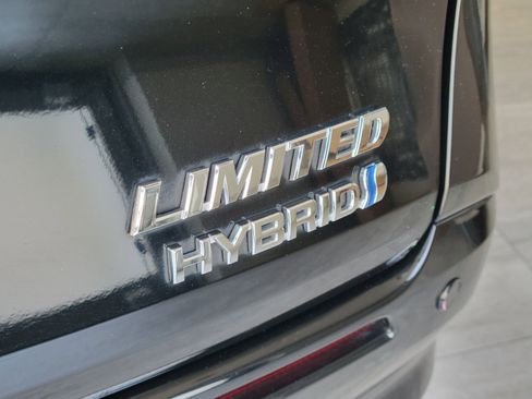 Used 2021 Toyota Sienna Limited FWD image 4
