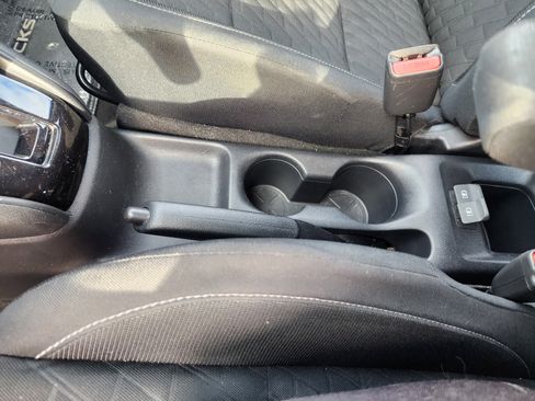 Used 2022 Nissan Kicks S image 31