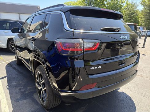Used 2025 Jeep Compass Limited w/ Elite Group AWD/4WD image 5