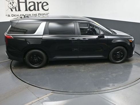 Used 2025 Kia Carnival FWD image 38