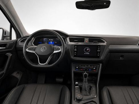 Used 2022 Volkswagen Tiguan SE AWD/4WD image 33