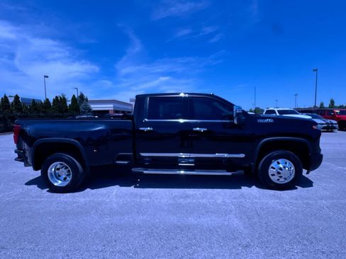 Used 2024 Chevrolet Silverado 3500 High Country w/ Technology Package AWD/4WD image 9